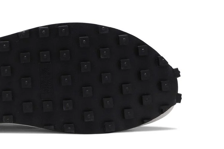 Krossovki-sacai-x-Nike-LDWaffle-Summit-White-13