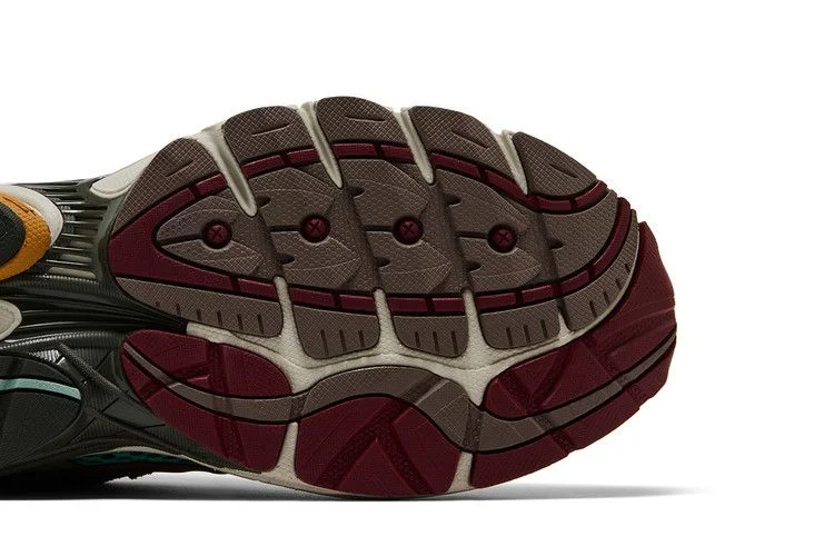 Krossovki-Sneaker-Politics-x-Saucony-Progrid-Omni-9-Sportsmans-Paradise-4