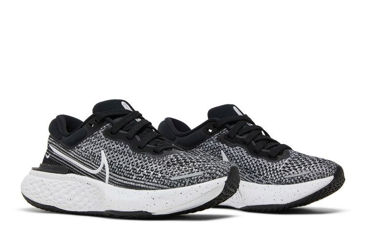 wmns-zoomx-invincible-run-flyknit-white-black-ct2229-103_07