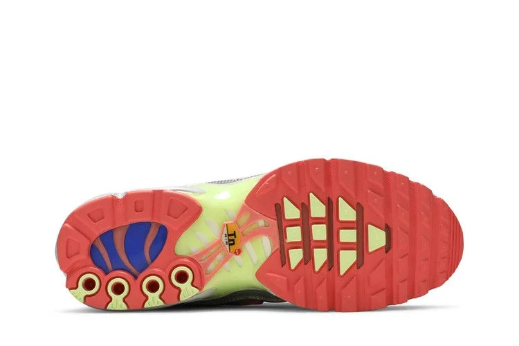 Krossovki-Nike-Wmns-Air-Max-Plus-Ultraman-3