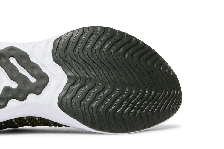 react-phantom-run-flyknit-2-rough-green-sequoia-dx2311-300_04