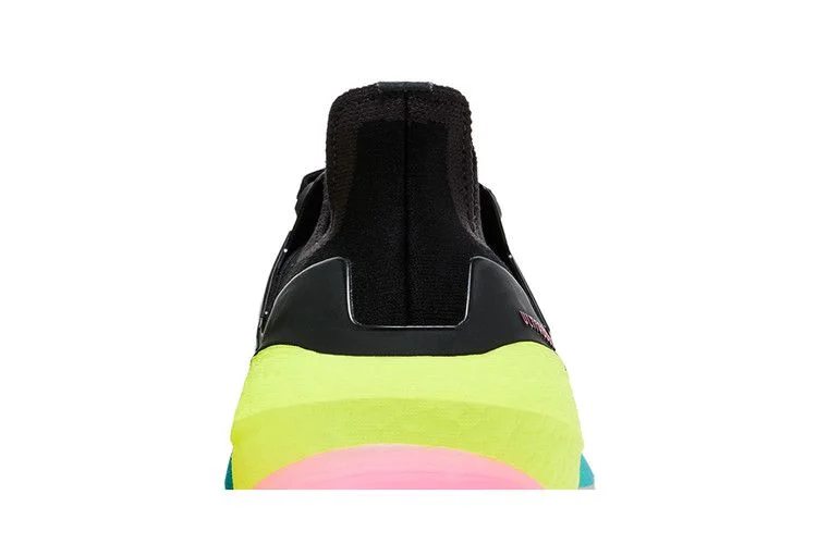 Krossovki-adidas-UltraBoost-22-Black-Multi-Gradient-6