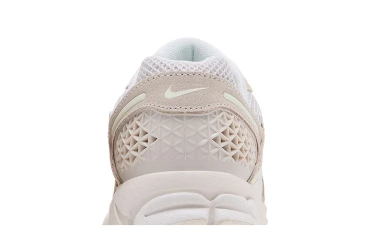 Кроссовки Nike Wmns Zoom Vomero 5 'Phantom/Light Bone/Sail'