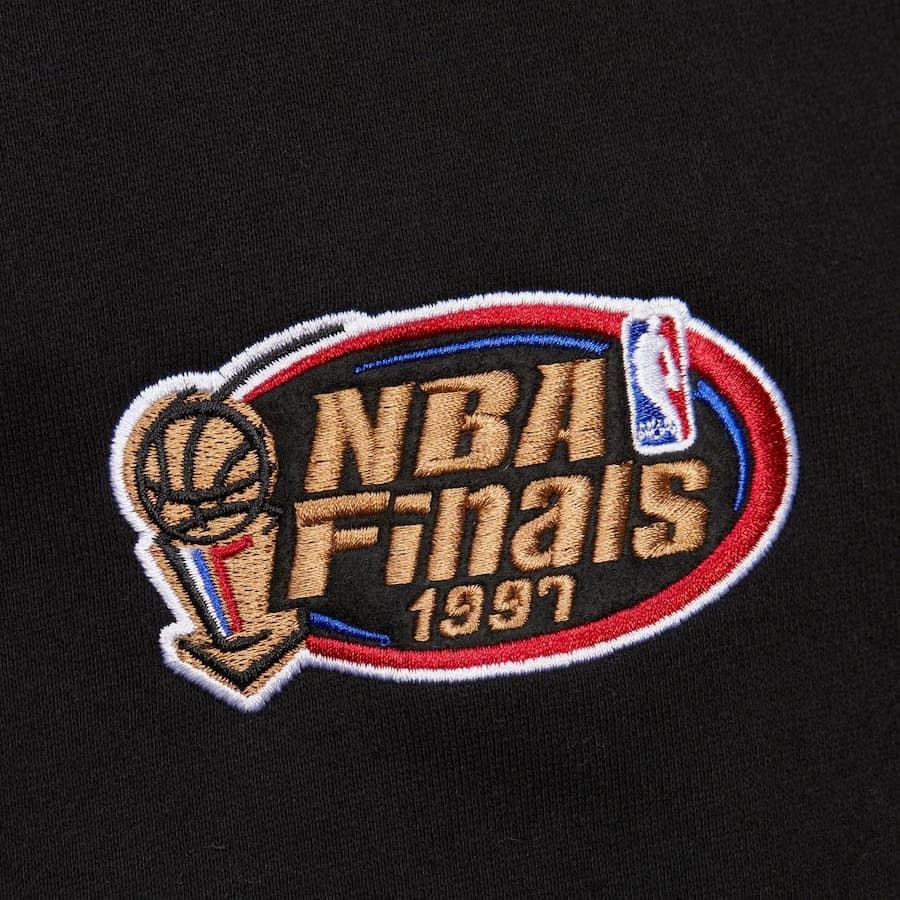 Худи Mitchell & Ness Black Chicago Bulls Team OG 3.0 Vintage Fleece Pullover Hoodie