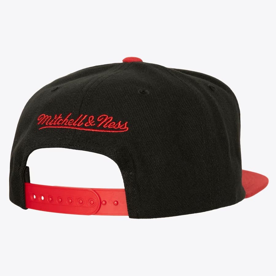 Бейсболка Mitchell & Ness Black Chicago Blackhawks Champ Is Here Snapback Hat