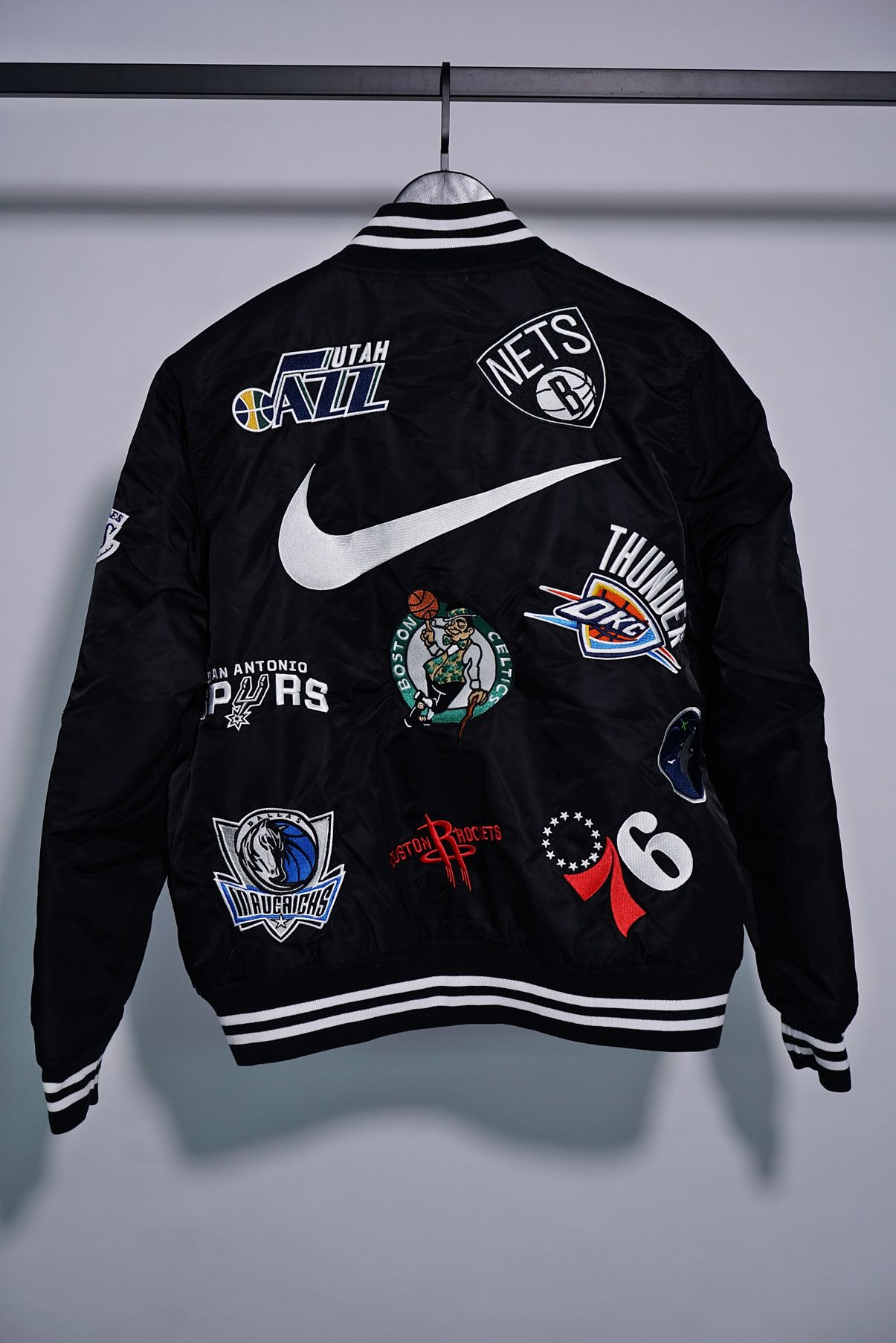 Supreme-Nike-NBA-Teams-Warm-Up-Jacket-Black-20
