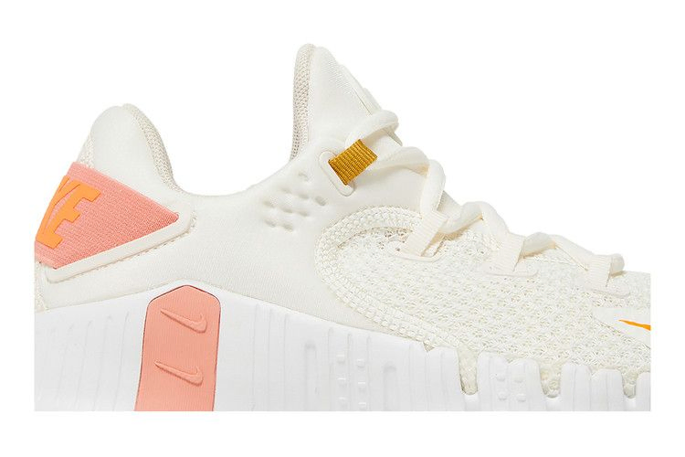 Кроссовки Nike Wmns Free Metcon 4 'Sail Total Orange'