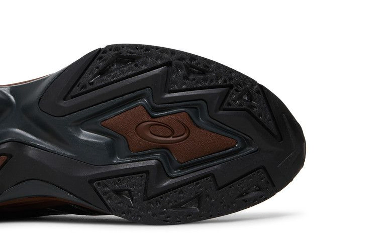 kiko-kostadinov-x-hn2-s-protoblast-chocolate-brown-1201a246-200_04