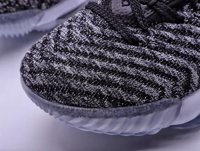 Кроссовки Nike LeBron 16 Oreo