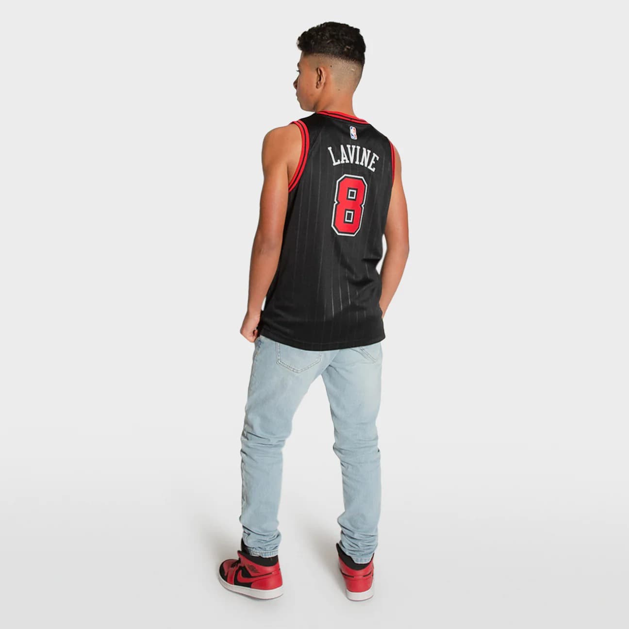 Баскетбольная джерси 2022-23 Chicago Bulls Zach Lavine #8 Youth Swingman Statement Edition Black Jersey