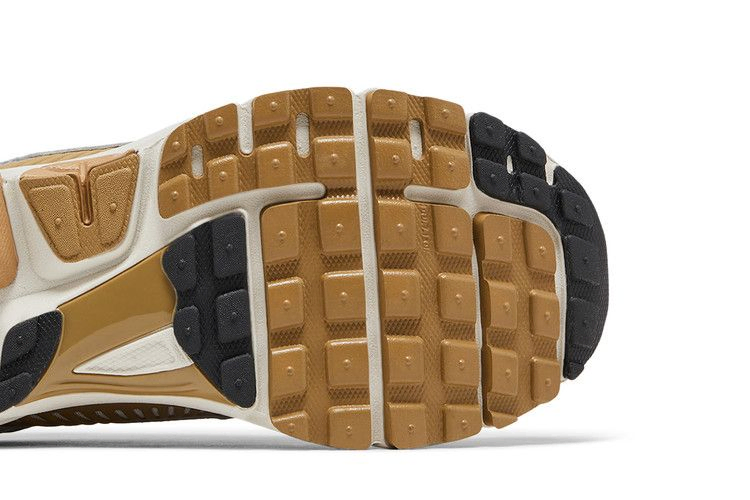 Кроссовки Nike Air Zoom Vomero 5 'Metallic Pewter'