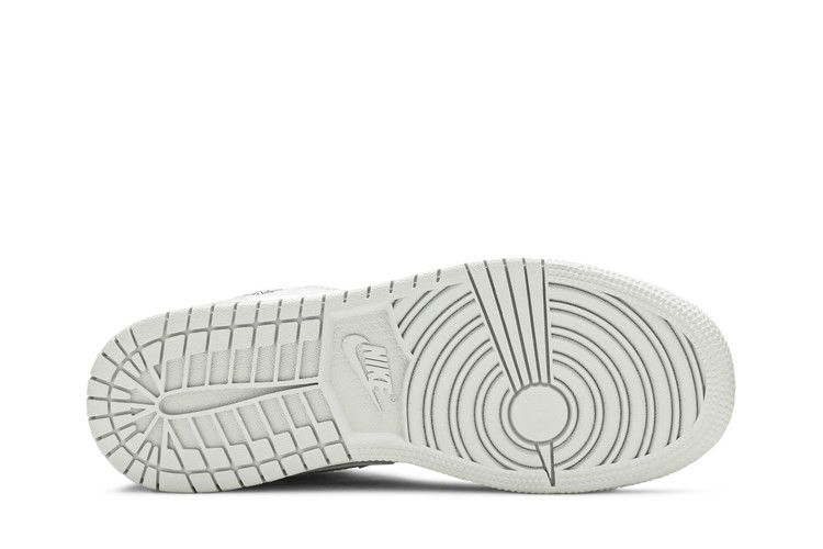 air-jordan-1-mid-se-gs-swoosh-logo-grey-camo-dd3235-100_03