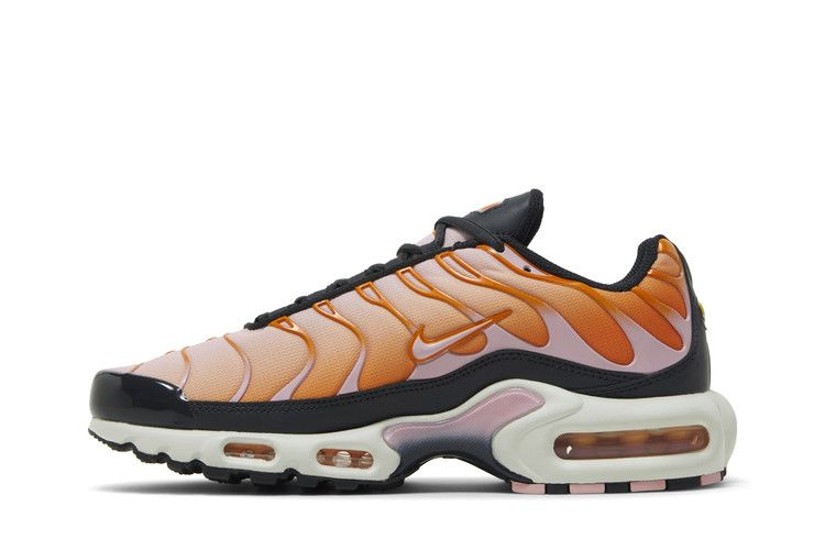 wmns-air-max-plus-magma-orange-soft-pink-fb8478-001_02