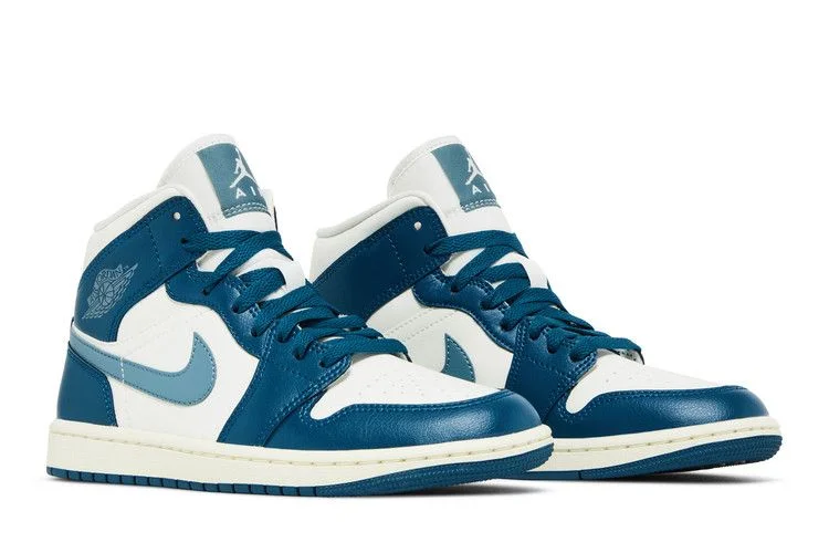 Krossovki-Wmns-Air-Jordan-1-Mid-Sky-J-French-Blue-7