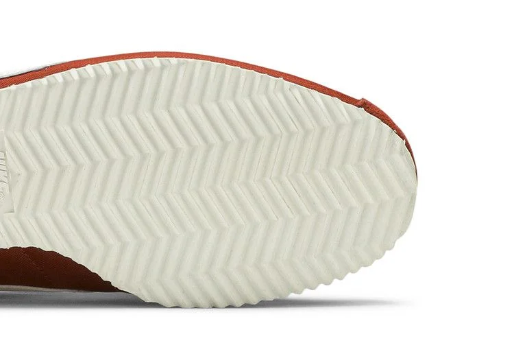 Krossovki-Nike-Wmns-Classic-Cortez-Nylon-Firewood-Orange-4