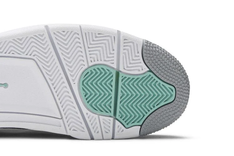 Krossovki-Air-Jordan-Son-Of-Mars-Low-Wolf-Grey-4