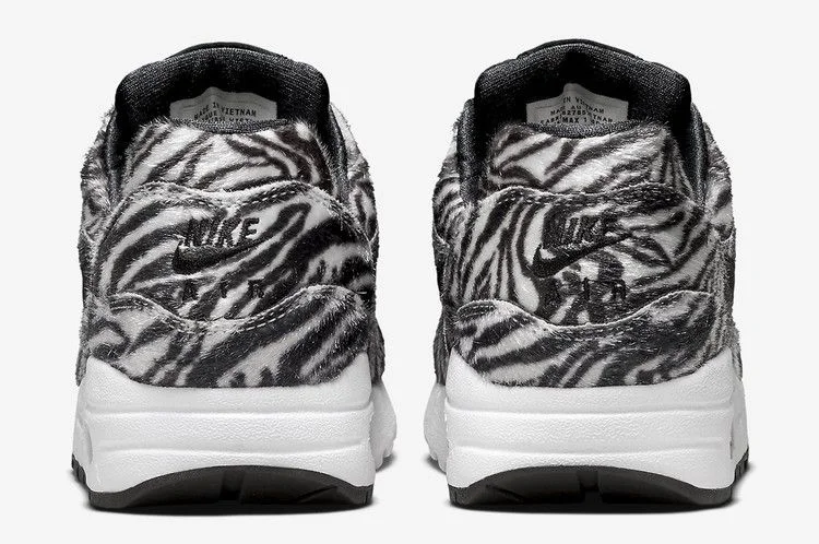 Krossovki-Nike-Air-Max-1-QS-GS-Zebra-3