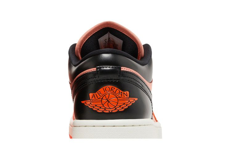 Кроссовки Wmns Air Jordan 1 Low SE 'Rush Orange Black'