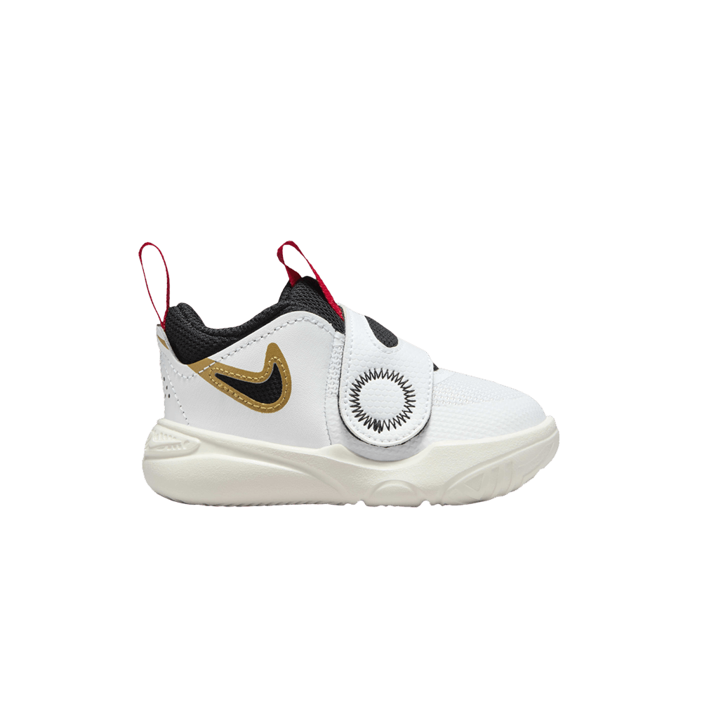 Кроссовки Nike Team Hustle D11 TD 'White Gold University Red'