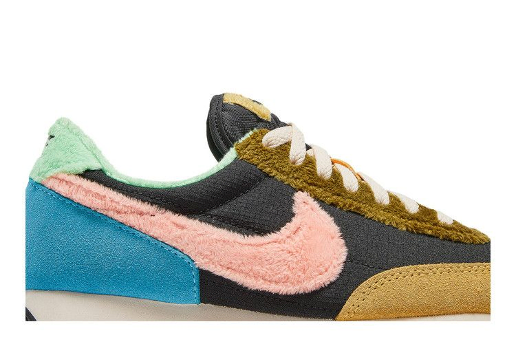 wmns-daybreak-fur-pack-guava-ice-atomic-pink-dc3275-064_01