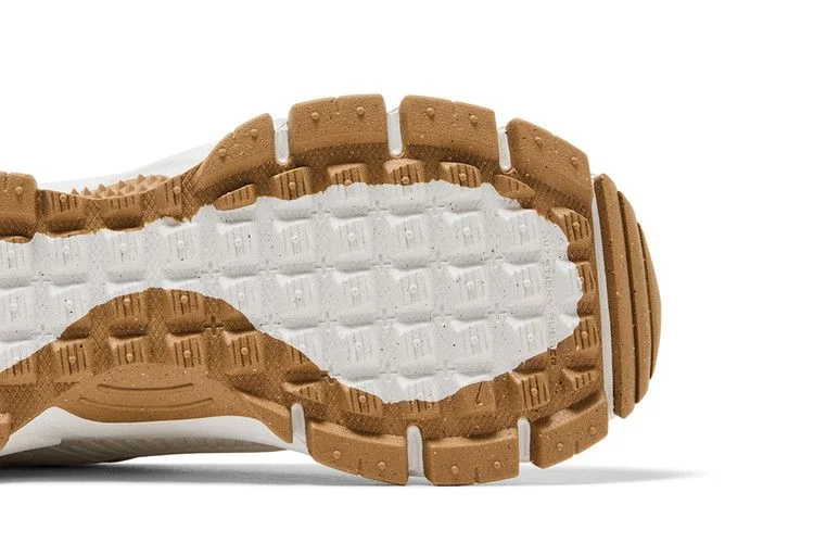 Кроссовки Nike Wmns Zoom Vomero 5 Roam Winterized 'Sail Light Stone Gum'