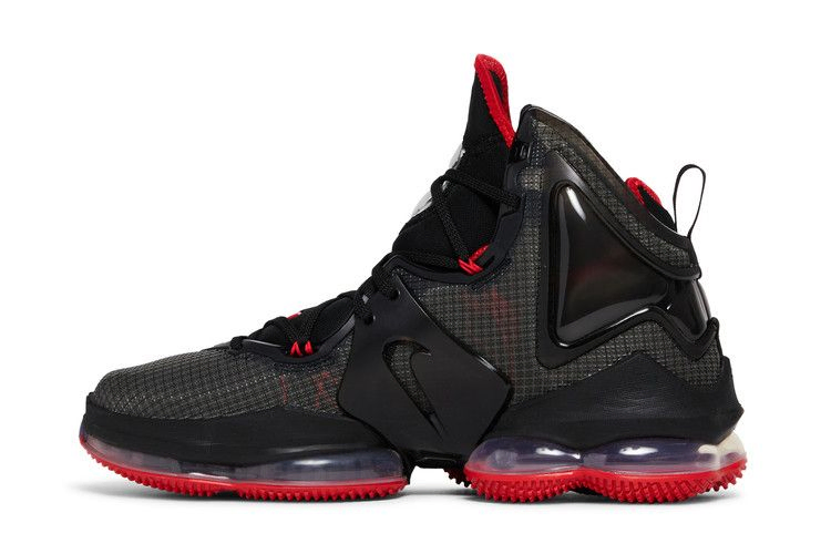 Кроссовки Nike LeBron 19 'Bred'