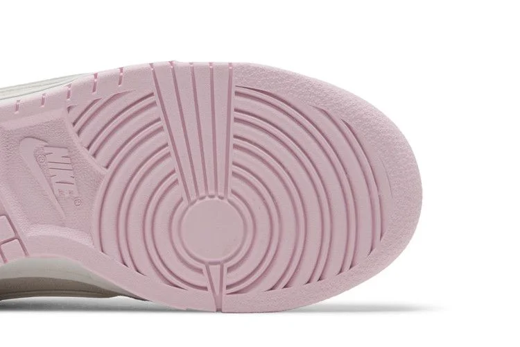 Кроссовки Nike Wmns Dunk Low LX 'Pink Foam'