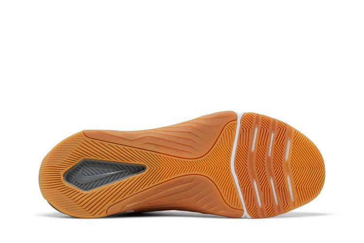 metcon-8-smoke-grey-gum-do9328-002_03