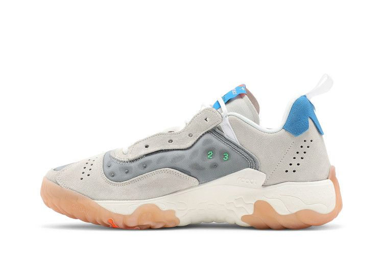 jordan-delta-2-light-smoke-grey-total-orange-cv8121-004_02