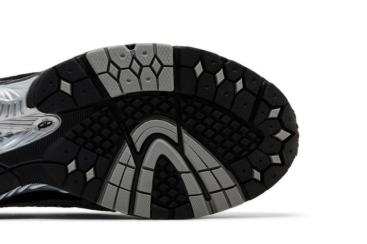 Кроссовки New Balance 1906L 'Silver Metallic Black'