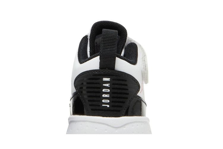 jordan-max-aura-2-td-white-gym-red-cn8096-102_06