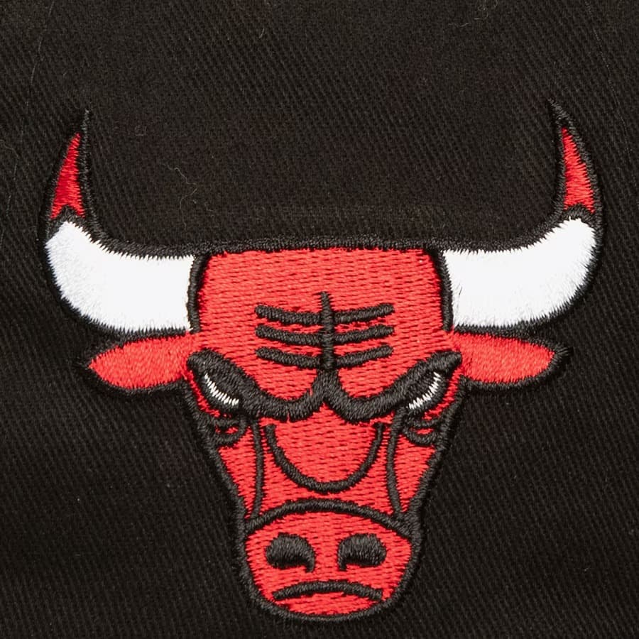 Бейсболка Mitchell & Ness Black Chicago Bulls Block Sweep Pro Adjustable Hat