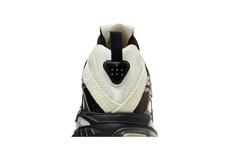 song-for-the-mute-x-adistar-cushion-core-black-dark-brown-jh9007_06