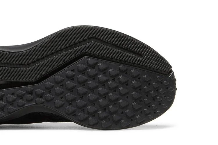 Krossovki-Nike-Air-Zoom-Winflo-6-Triple-Black-4
