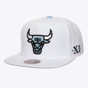 White-Chicago-Bulls-Core-XI-Snapback-Hat-300x300