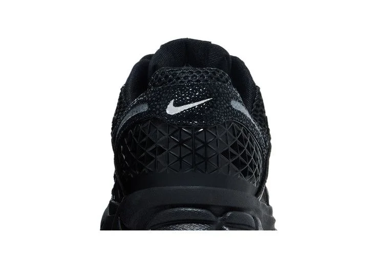 Кроссовки Nike Wmns Air Zoom Vomero 5 'Black Metallic Silver Anthracite'