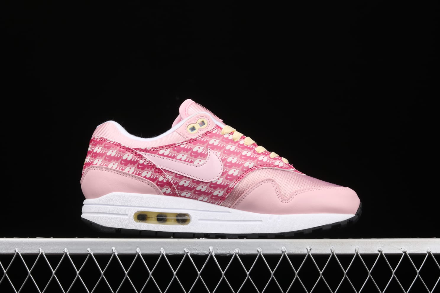Nike-Air-Max-1-Strawberry-Lemonade-2020-2