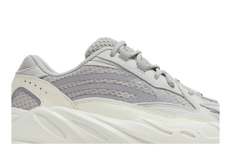 Кроссовки adidas Yeezy Boost 700 V2 'Static' 2023