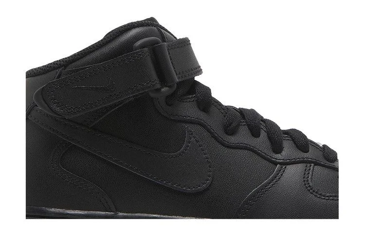 Кроссовки Nike Wmns Air Force 1 '07 Mid 'Triple Black'