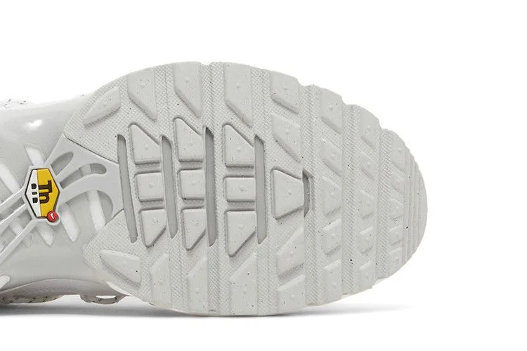 Кроссовки Nike Air Max Plus Utility 'White Safety Orange'