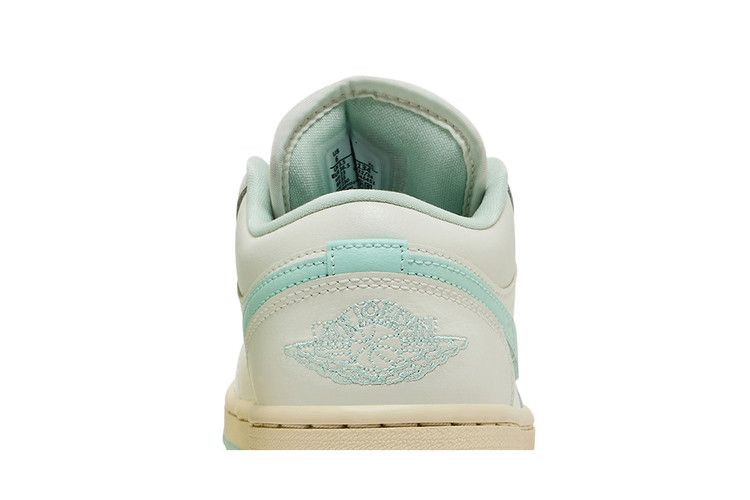 Кроссовки Wmns Air Jordan 1 Low 'Sail Igloo'