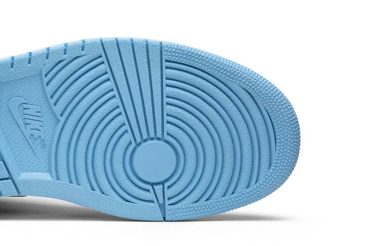 Кроссовки Wmns Air Jordan 1 Retro High OG 'Blue Chill'