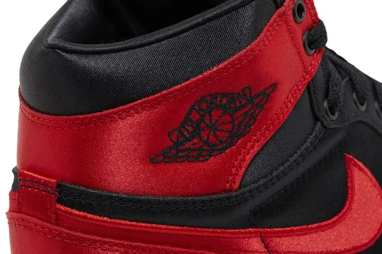 Krossovki-Wmns-Air-Jordan-1-Retro-High-OG-Satin-Bred-2023-8