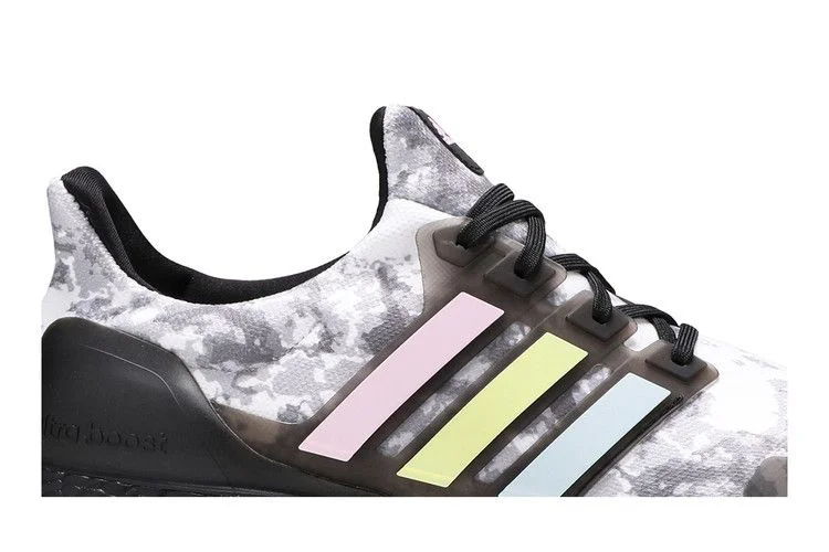 Кроссовки adidas UltraBoost 'Black Camo'