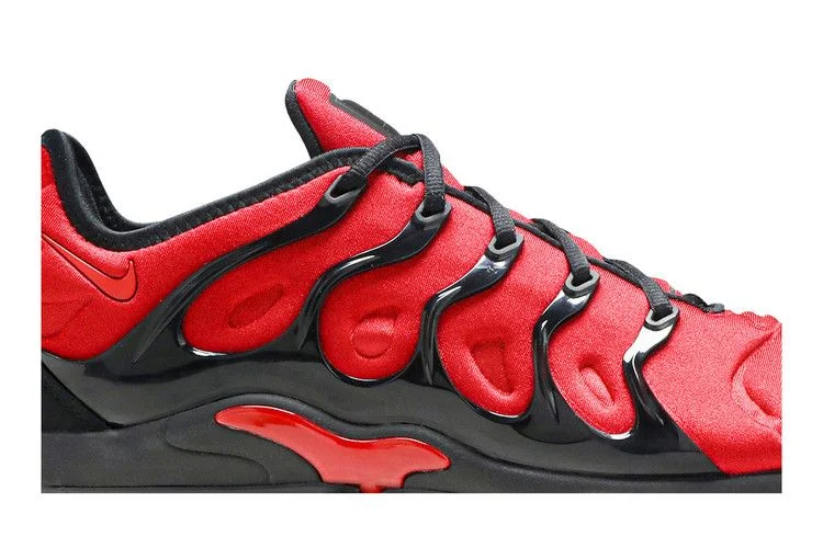 Кроссовки Nike Air VaporMax Plus 'University Red'
