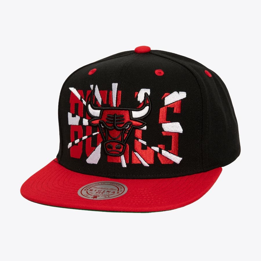 Бейсболка Mitchell & Ness Black Chicago Bulls Shattered OG Snapback Hat