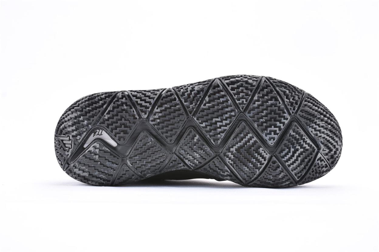 Кроссовки Nike Kyrie 4 Blackout