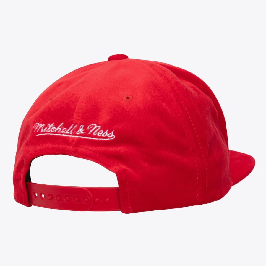 Бейсболка Mitchell & Ness Red Chicago Bulls Velour Snapback Hat