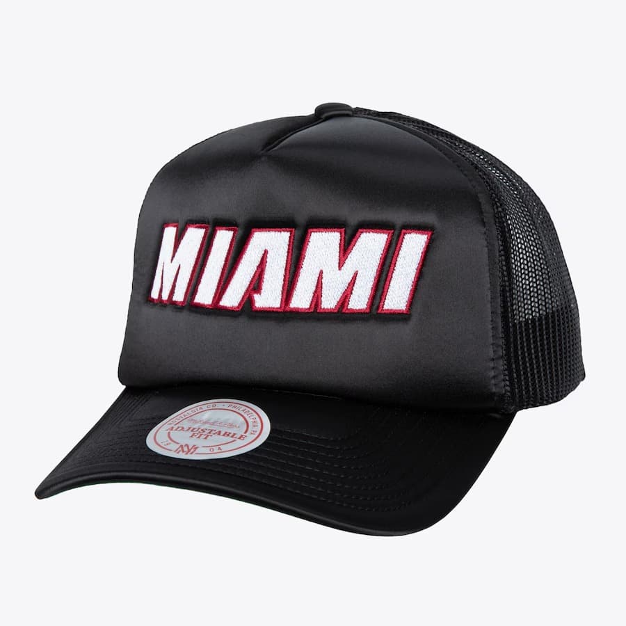 Бейсболка Mitchell & Ness Black Miami Heat Satin Trucker Snapback Hat