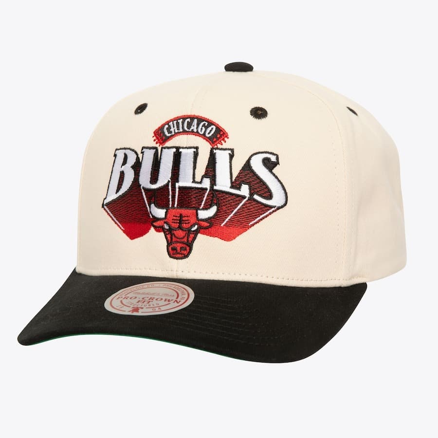 Бейсболка Mitchell & Ness Cream Chicago Bulls Horizon Pro Crown Snapback Hat